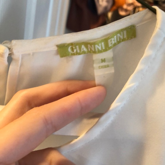 Gianni Bini peplum blouse w/ flower print! - Picture 2 of 3